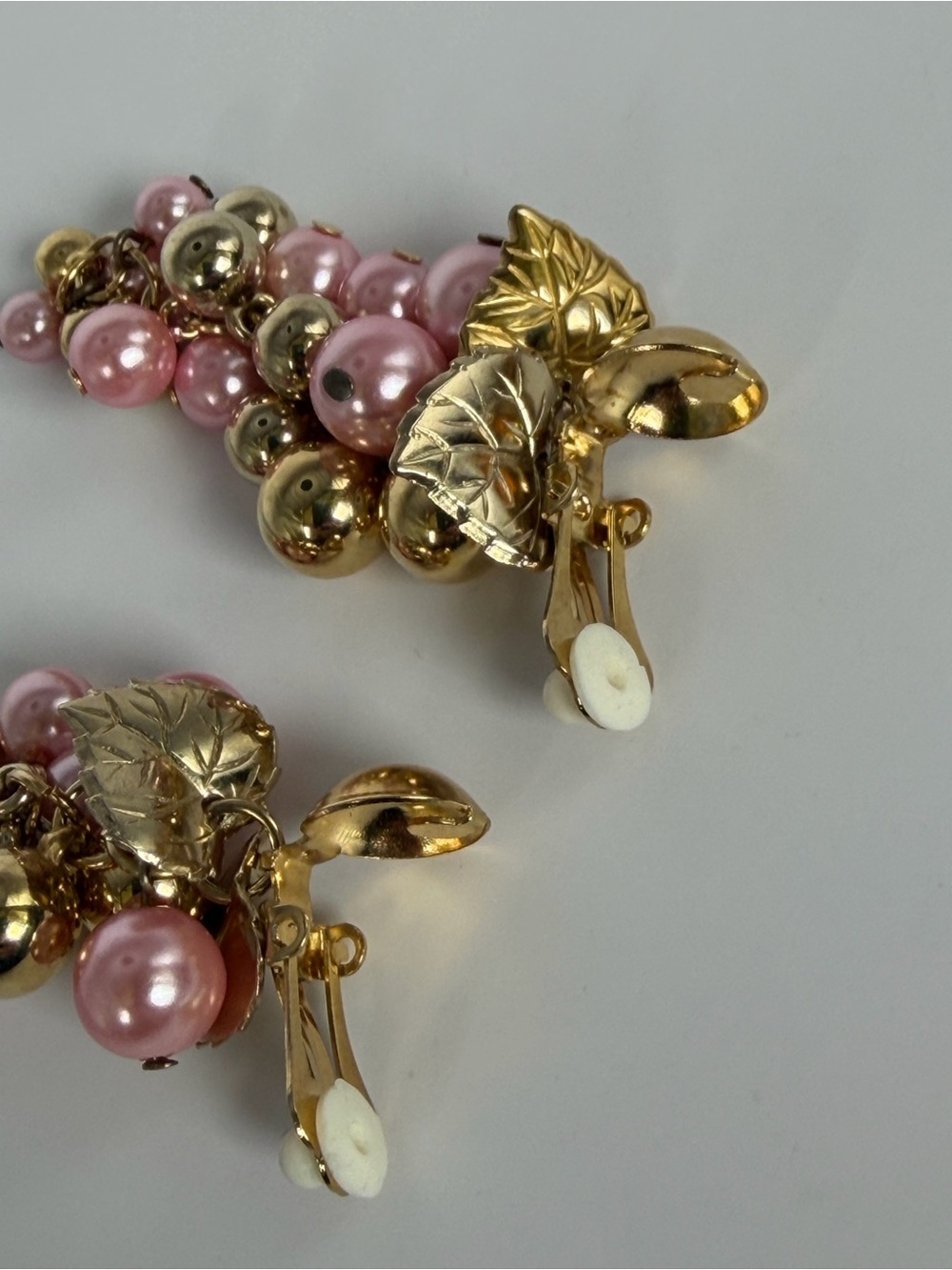Pretty Pink & Gold Fashion Grape Cluster 3 inch Dangle Clip Earrings VTG Light - Picture 7 of 7